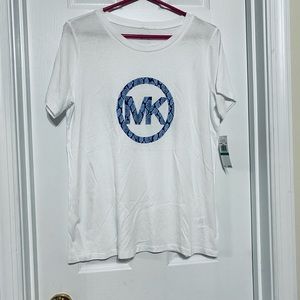 Women’s T shirt ( price negotiable)